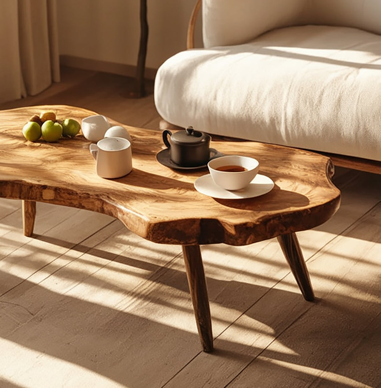 Live-Edge Massivholz-Couchtisch – handgefertigtes rustikales Naturdesign