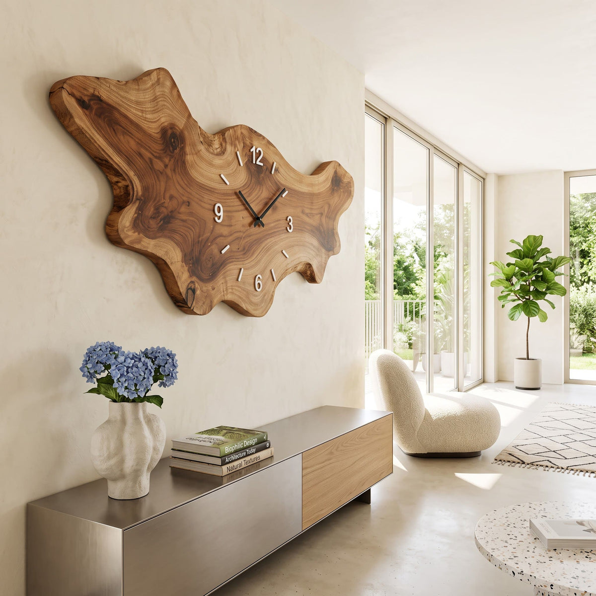 Künstlerisches Bohlen-Wandpaneel aus Massivholz, das ein zeitgenössisches Wohninterieur aufwertet