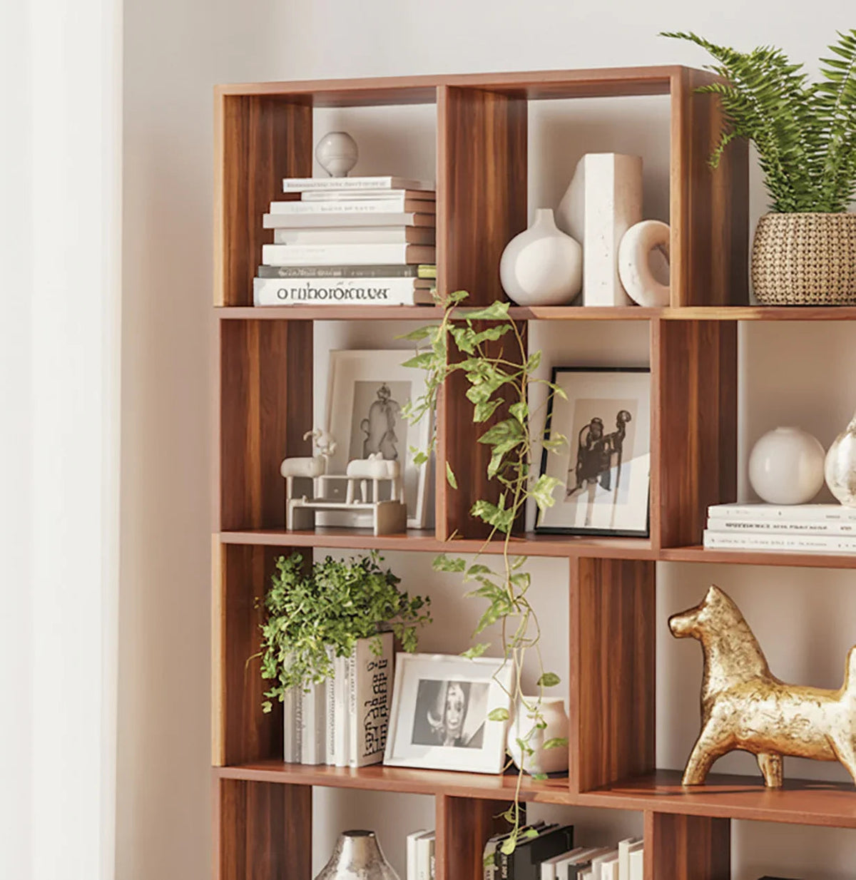 Handgefertigtes Holz-Bücherregal – Stauraum- & Schauregal aus Massivholz