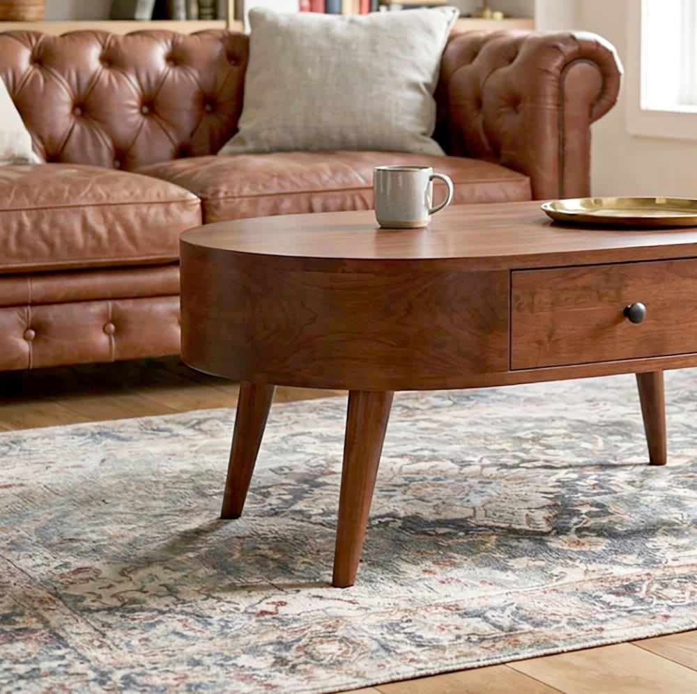 Couchtisch im Japandi-Stil aus Massivholz mit skulpturalem geschwungenem Design und eingebautem Stauraum