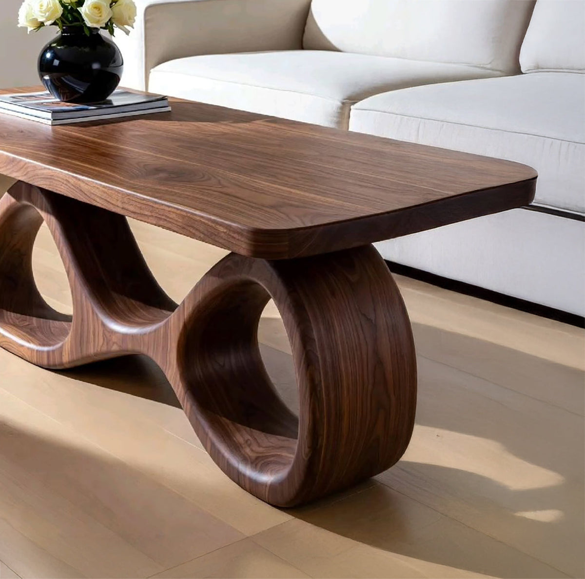 Handgefertigter Couchtisch aus Massivholz mit geschwungenem abstraktem Fuß – Mid-Century-Modern-Wohnzimmermöbel