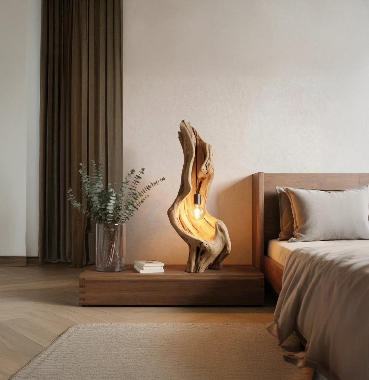 Holz-Tischlampe im organischen Treibholzdesign