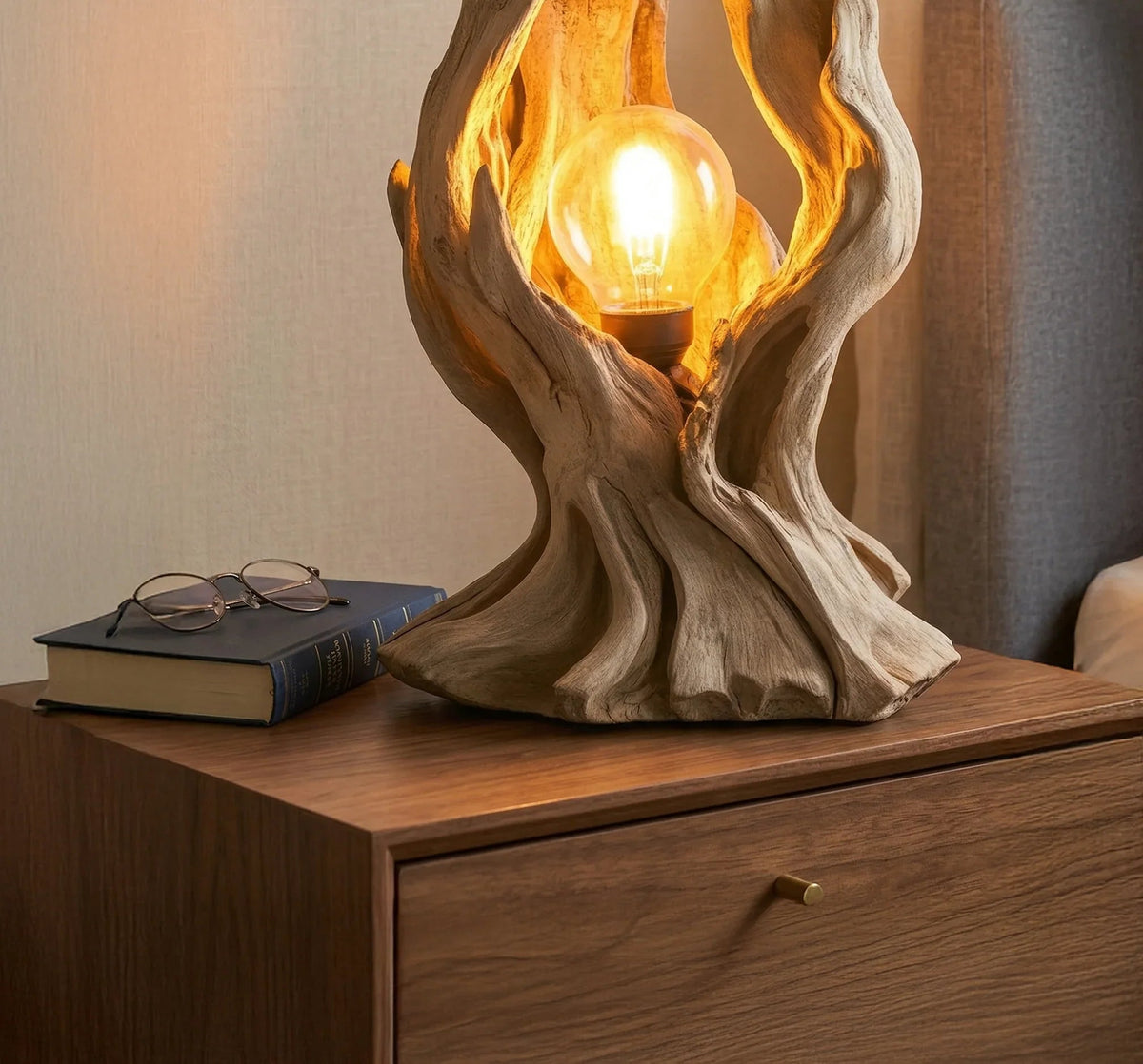 Tischlampe in Holz-Astform als Schreibtisch- oder Nachttischbeleuchtung