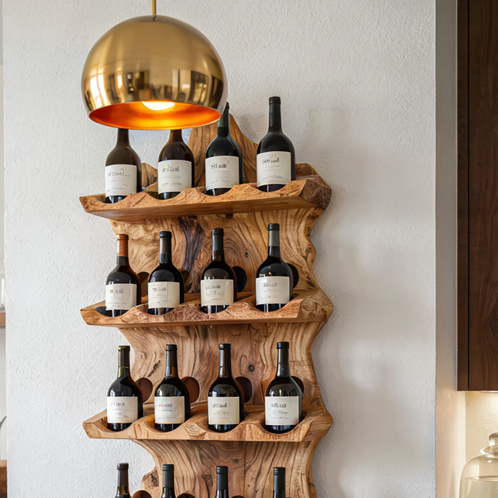 Skulpturales Baumkanten-Weinregal aus Massivholz