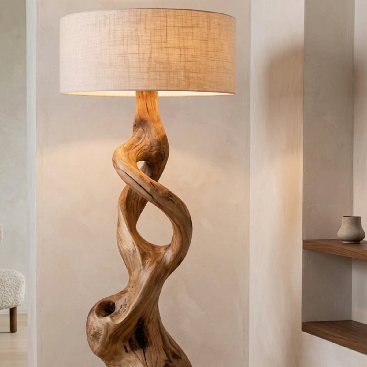 Zeitgenössische Holz-Stehlampe aus Naturholz in künstlerischer Form