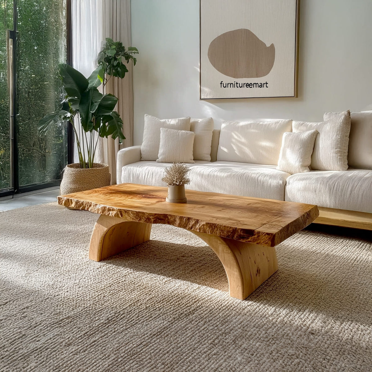 Organischer Baumkanten-Couchtisch, handgefertigt aus hochwertigem Massivholz mit skulpturalem Bogenfuß
