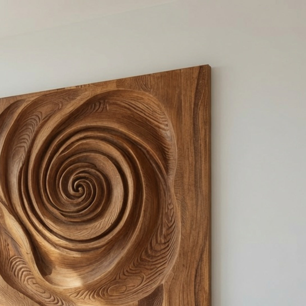 Organische Wandskulptur mit Spiraldesign fürs Wohnzimmer