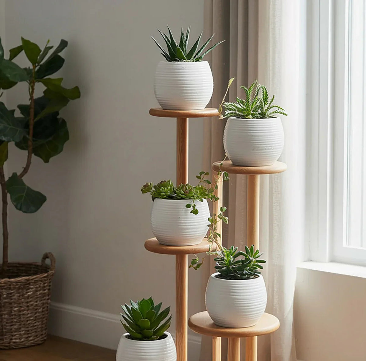 Spiral-Pflanzenständer in Baumform aus Massivholz als Wohndekor