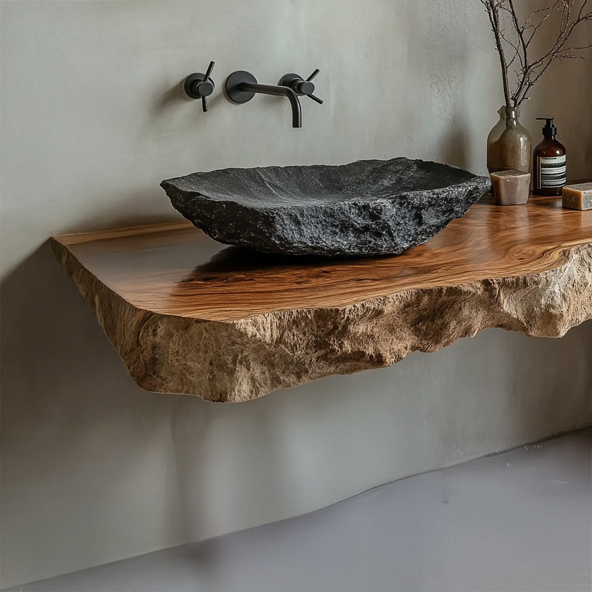 Skulpturaler Baumkanten-Waschtisch aus Massivholz im Luxusdesign
