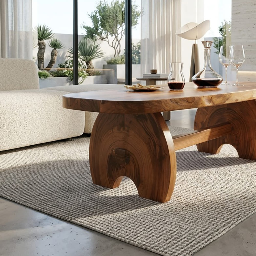 Ovaler Bohlen-Couchtisch aus Massivholz mit skulpturalem Halbmondfuß
