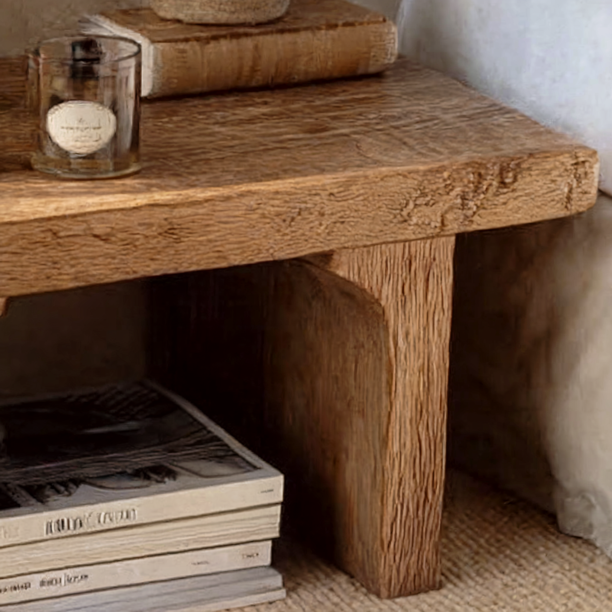 Moderner Rattan-Nachttisch – Beistelltisch mit Stauraum und Massivholzbeinen