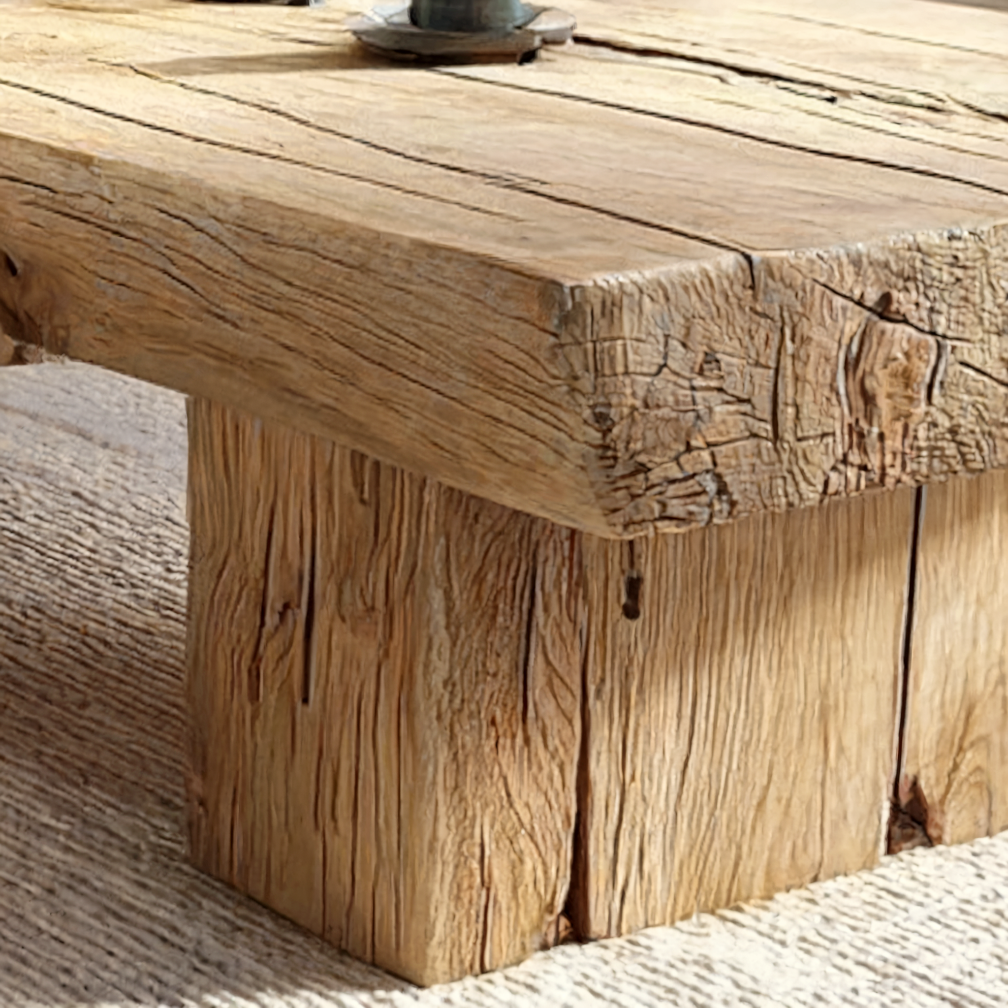 Rustikaler Holzcouchtisch mit Baumkante – Handgefertigt, Landhausstil