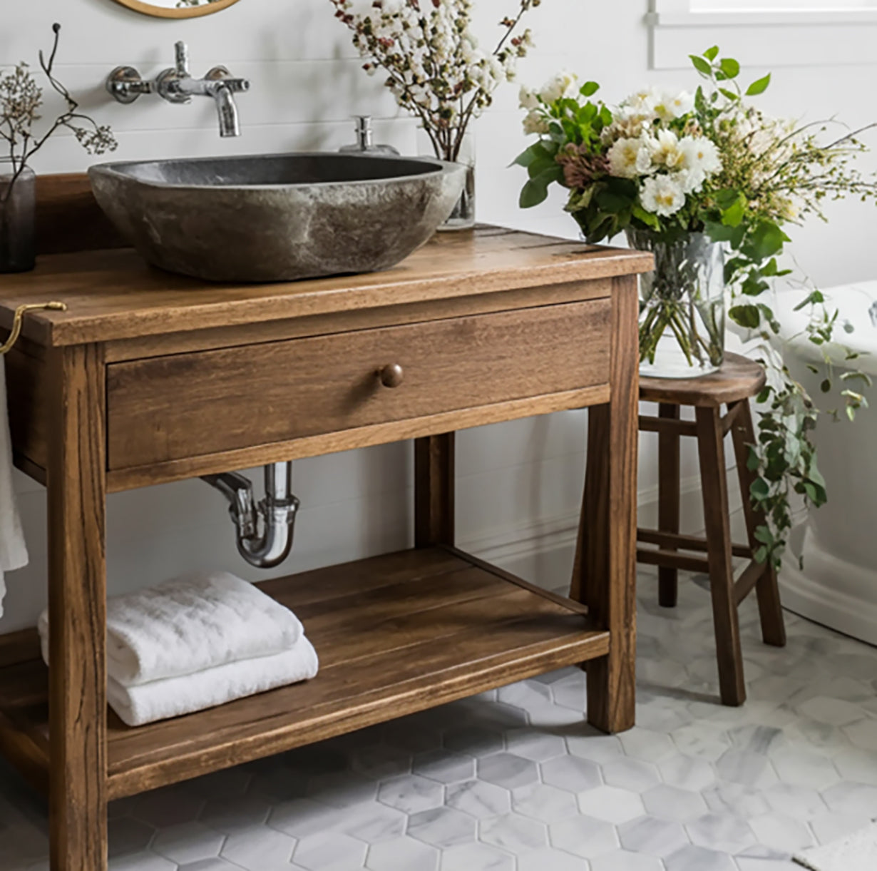 Rustikaler Bad Waschtisch aus Holz – Handgefertigtes Farmhouse Badmöbel