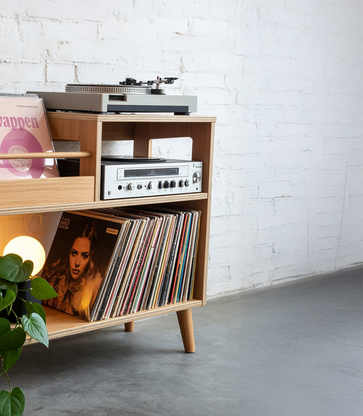 Mid-Century-Modern Plattenspieler-Regal mit Vinyl-Stauraum – Massivholz-Plattentisch