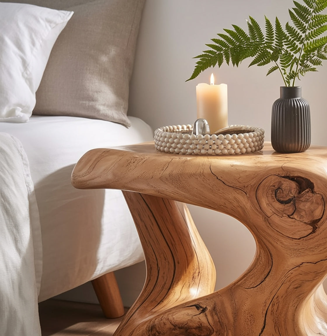 Rustikaler Landhaus-Nachttisch – handgefertigter Holztisch mit Schublade