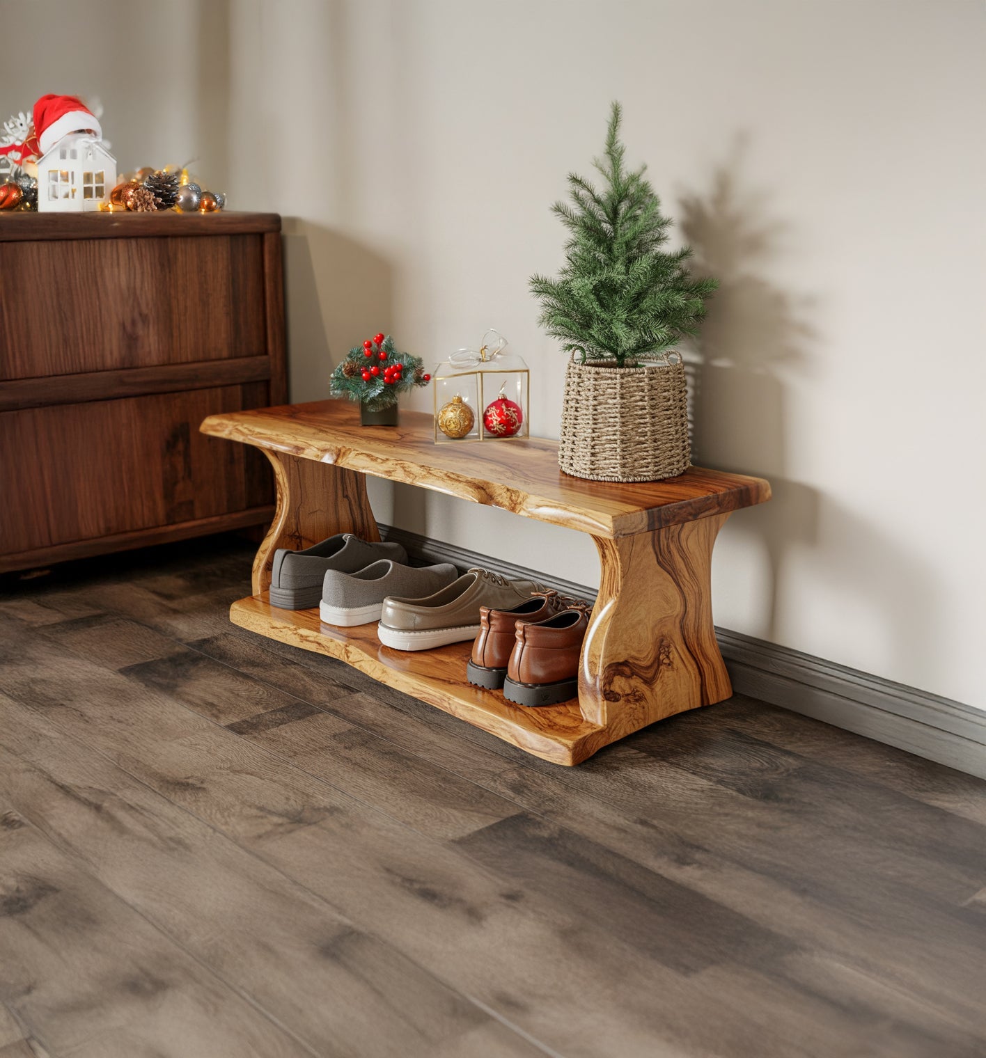 Rustikale Schuhbank aus Massivholz mit praktischer Ablage unten für Schuhe