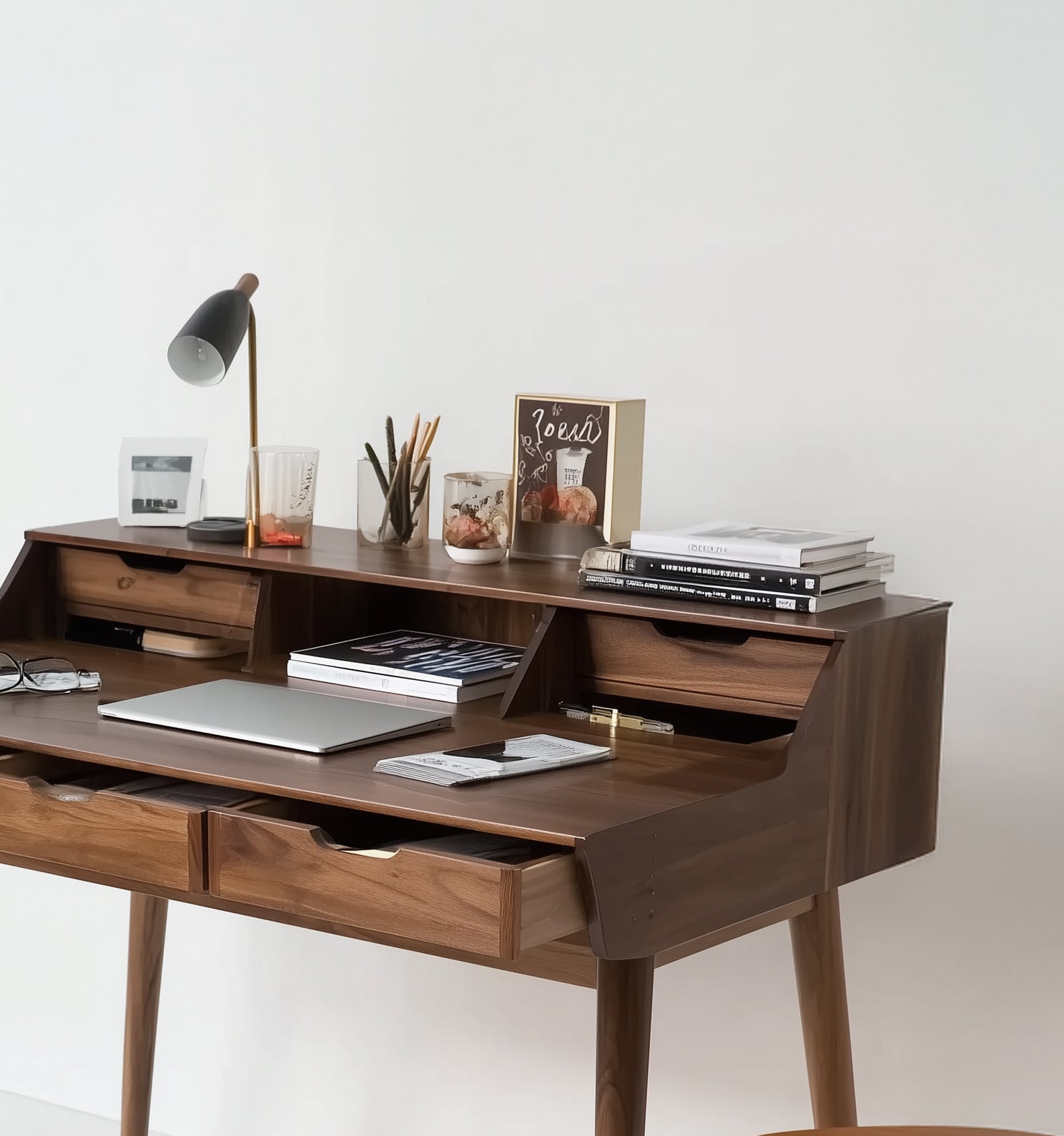 Moderner Massivholz-Computertisch – Minimalistisch mit Spalt-Design