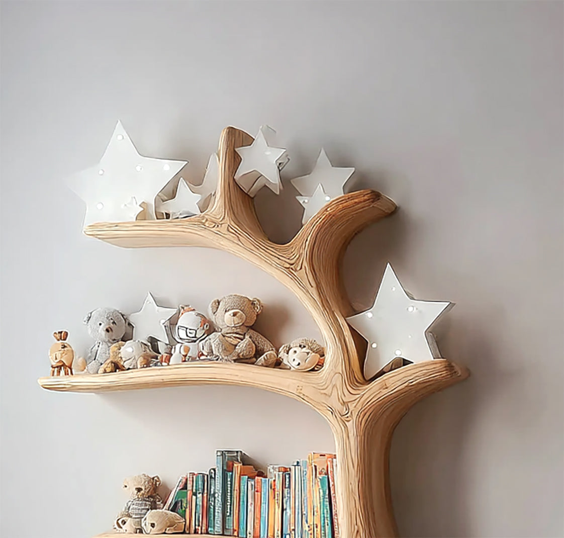 Handgefertigtes Kinder-Baumregal aus Holz – rustikales Eck- oder Astregal