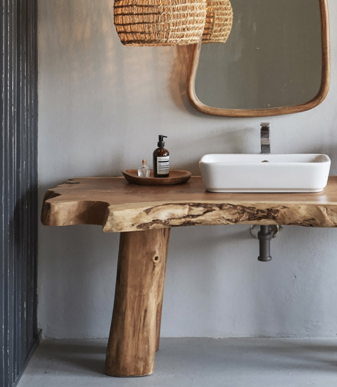 Rustikaler Badezimmer-Unterschrank – handgefertigt, Massivholz, Farmhouse-Stil