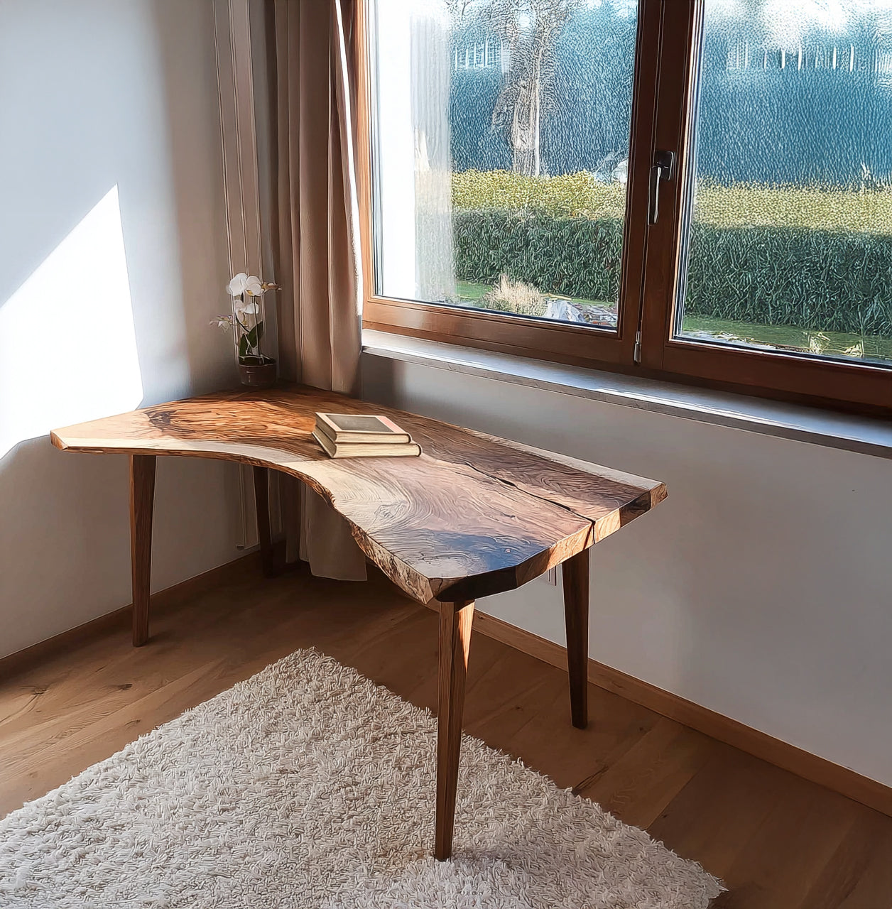 Handgefertigter Rustikaler Massivholz-Schreibtisch – Live Edge Naturinspiriertes Büro-Möbel