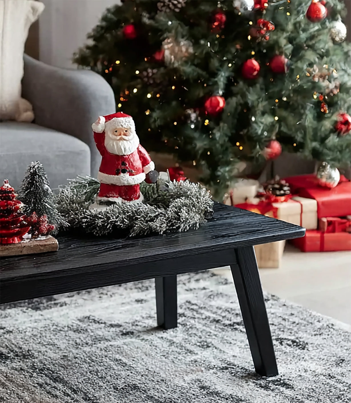 Rustikaler schwarzer Couchtisch – handgefertigt aus Massivholz für Landhausstil