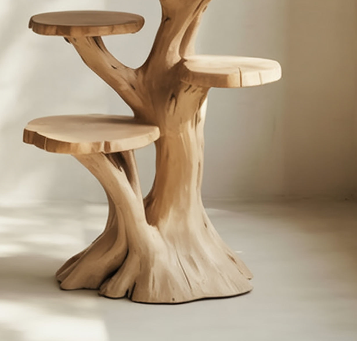 Beistelltisch aus Baumstamm – mehrstufiges Holz-Display