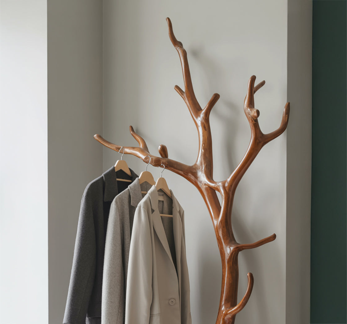 Handgefertigter Holz-Garderobenständer in Baumform für Flur & Schlafzimmer