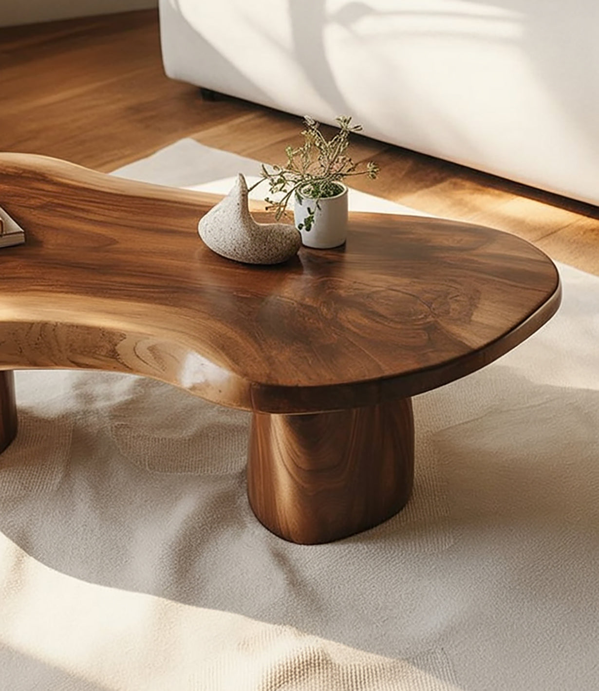 Handgefertigter Massivholz-Couchtisch – Organischer Skulpturaler Moderner Wohnzimmertisch