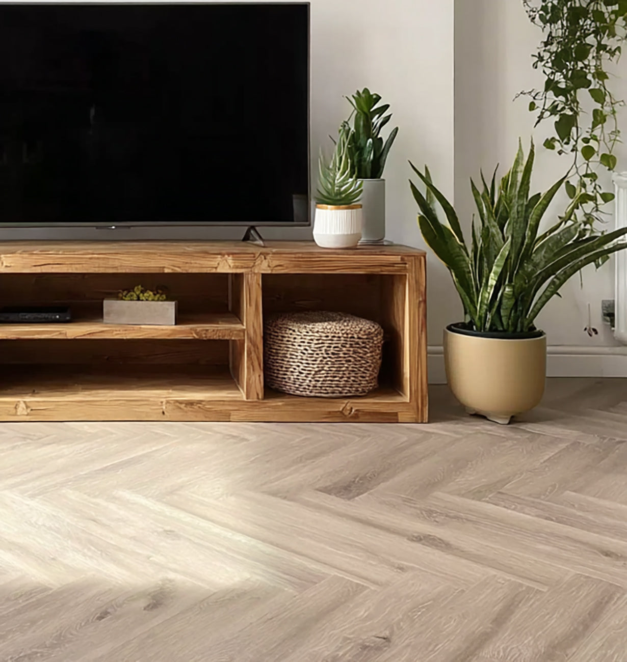 Handgefertigtes rustikales TV-Regal mit Stauraum – Konsole aus recyceltem Massivholz