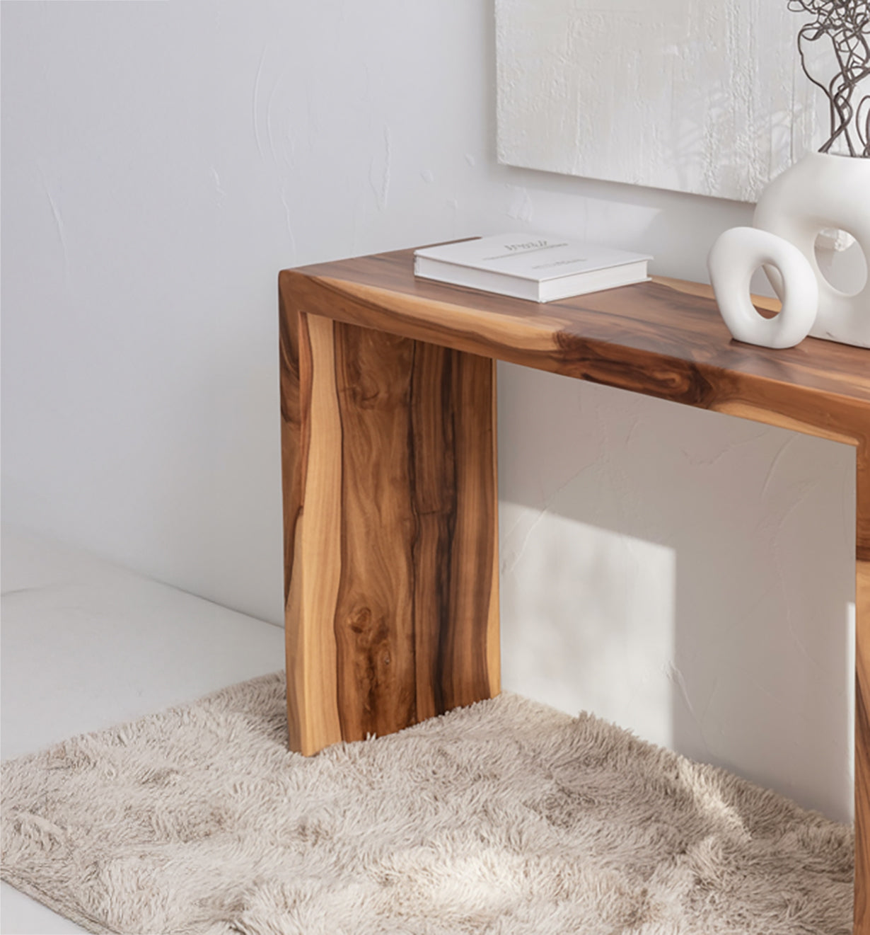 Handgefertigte Konsole aus Naturholz – moderne organische Flurtisch