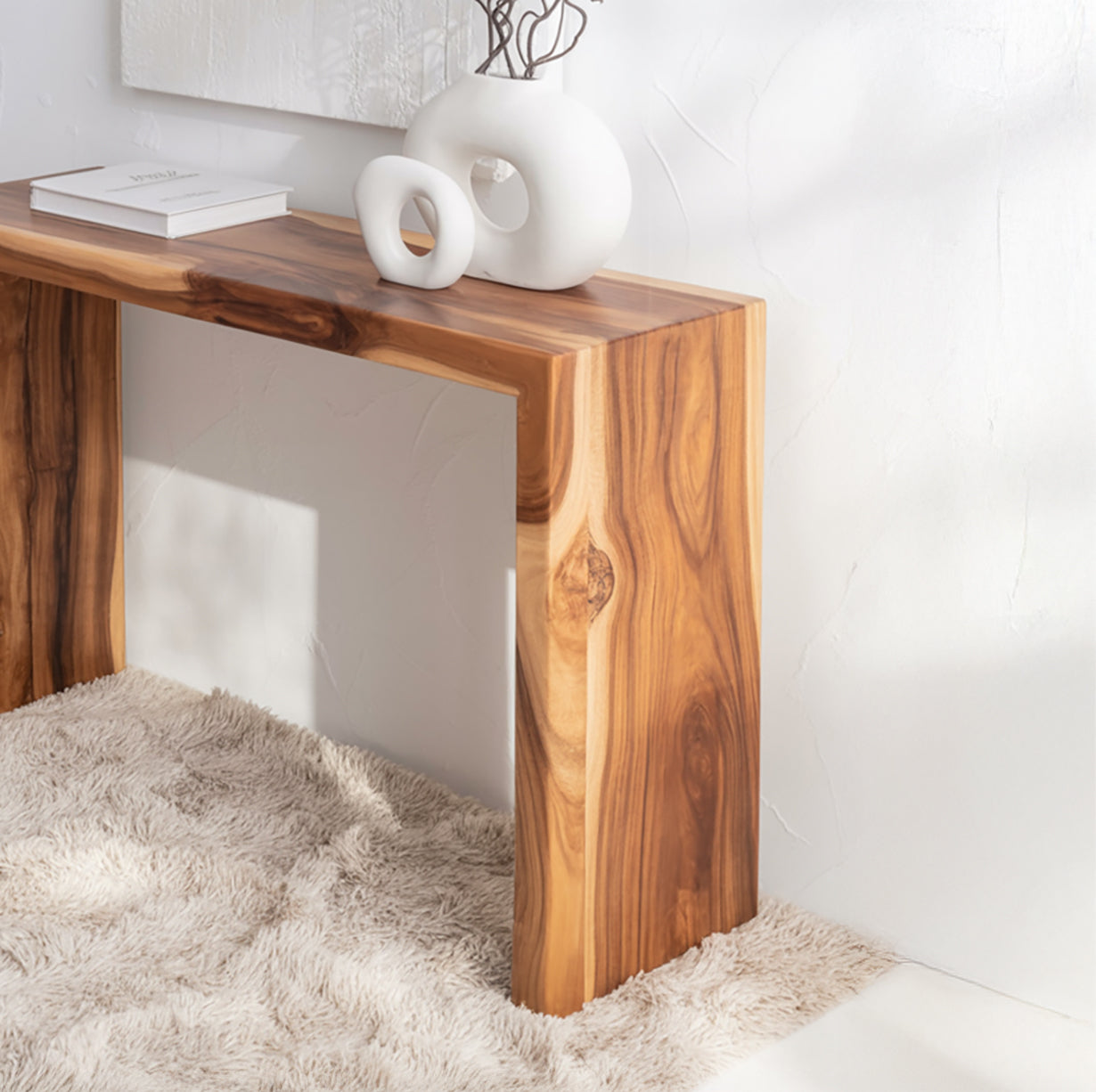 Handgefertigte Konsole aus Naturholz – moderne organische Flurtisch