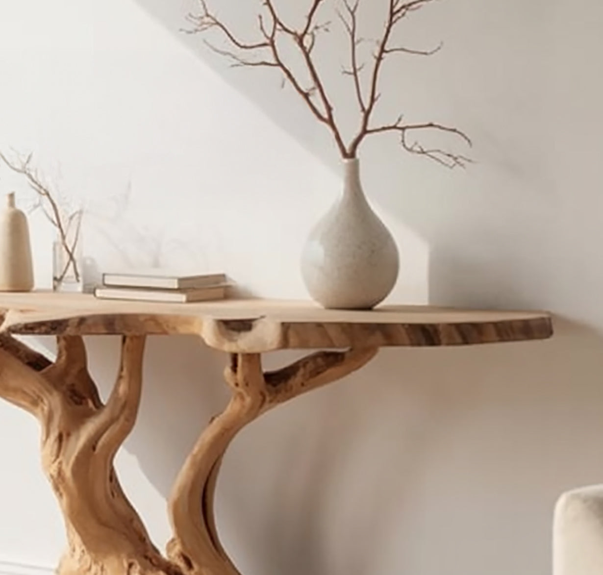 Handgefertigter Live Edge Konsolentisch aus Holz für rustikale Deko