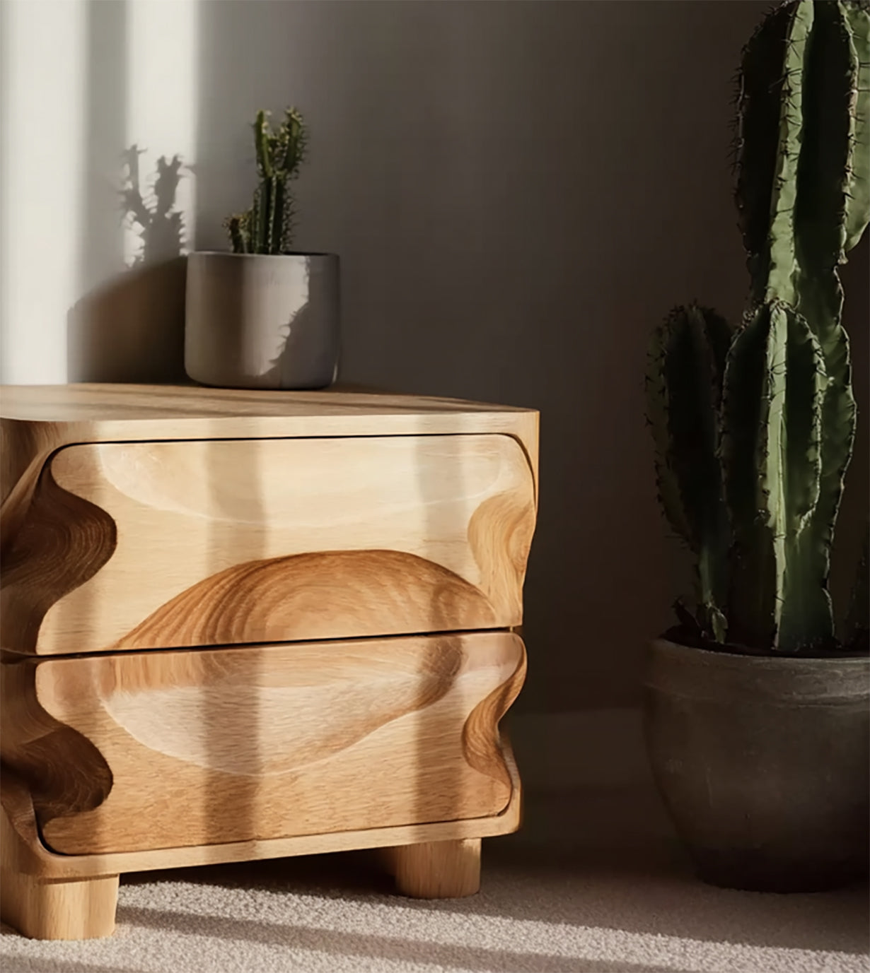 Moderner Wellennachttisch – Massivholz-Nachtisch mit handgeschnitzter Schublade