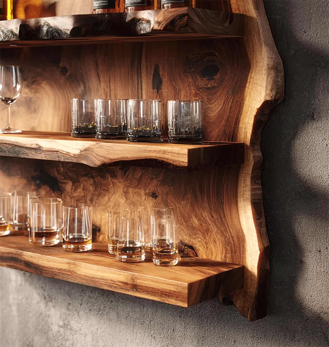 Handgefertigtes schwebendes Barregal aus Massivholz – rustikales Wanddekor