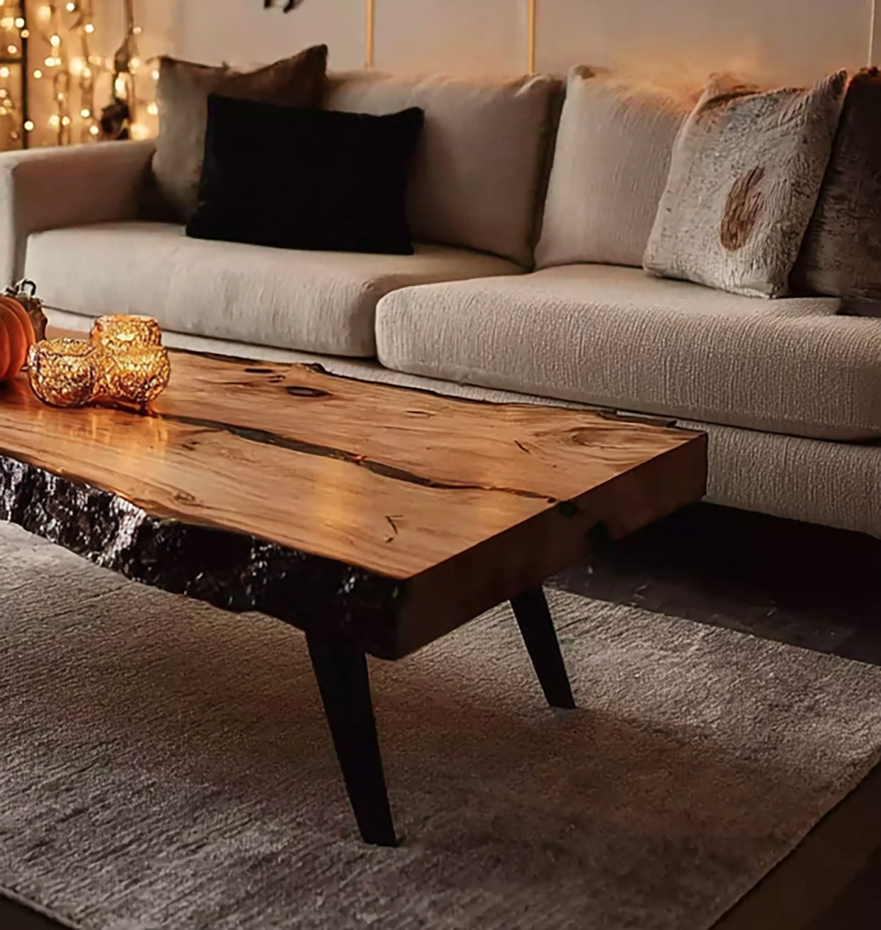 Rustikaler handgefertigter Massivholz-Couchtisch – Live-Edge Farmhouse-Design