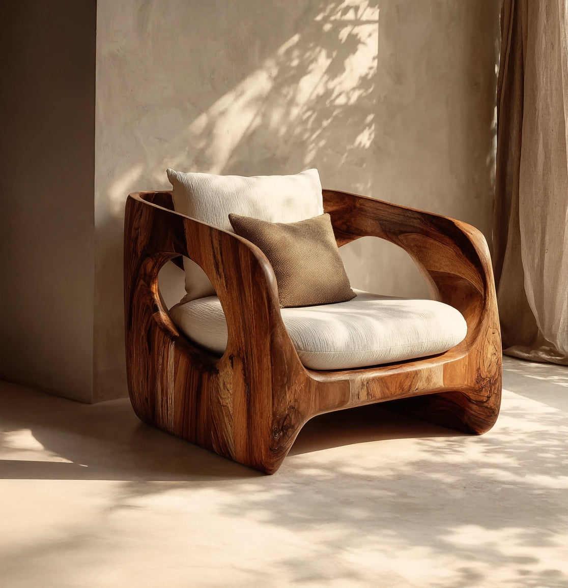 Handgefertigter Holz Sessel – Organischer Designer Armlehnsessel
