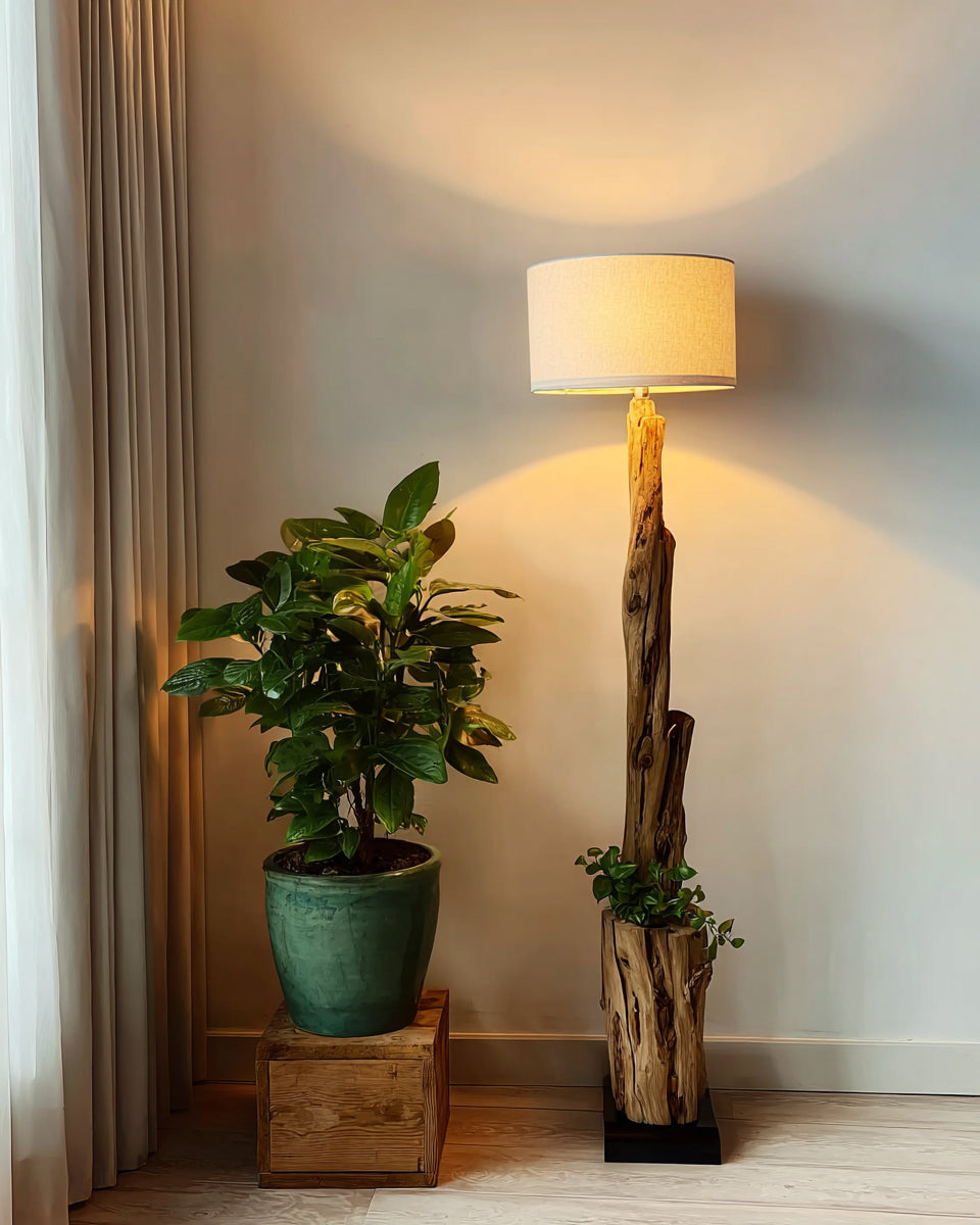 Rustikale Treibholz-Stehlampe mit Rattan-Lampenschirm, handgefertigt