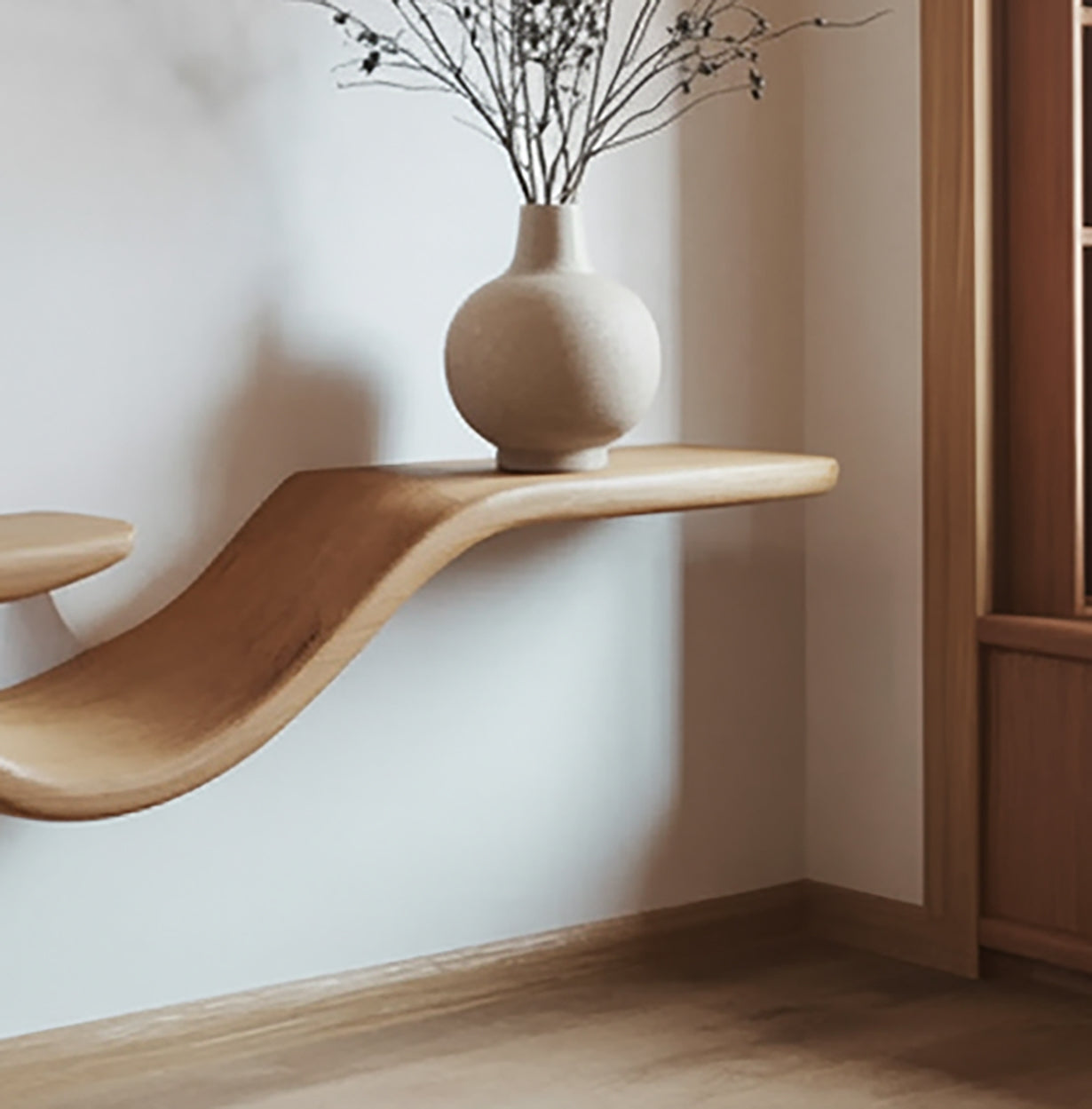 Rustikales Live Edge Wandregal Wellenform – Schwebendes Holzregal