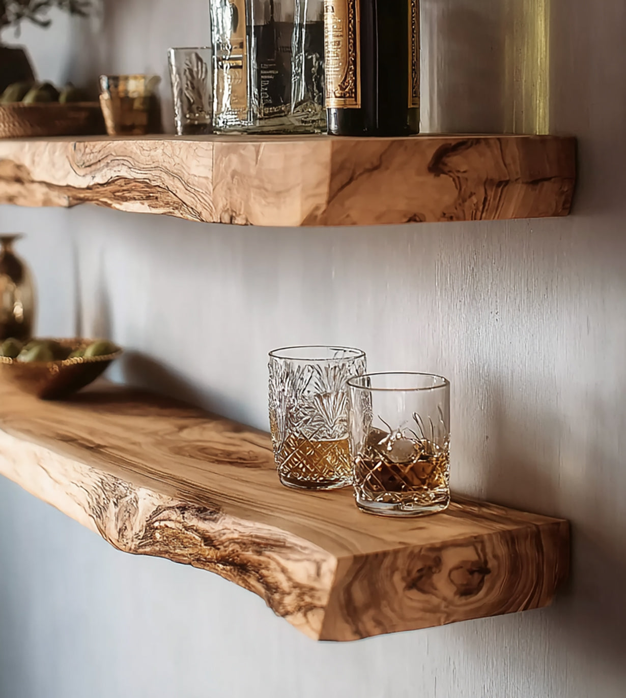 Handgefertigtes Live-Edge-Regal – Schwebendes Holzregal für Bar, Küche oder Flur