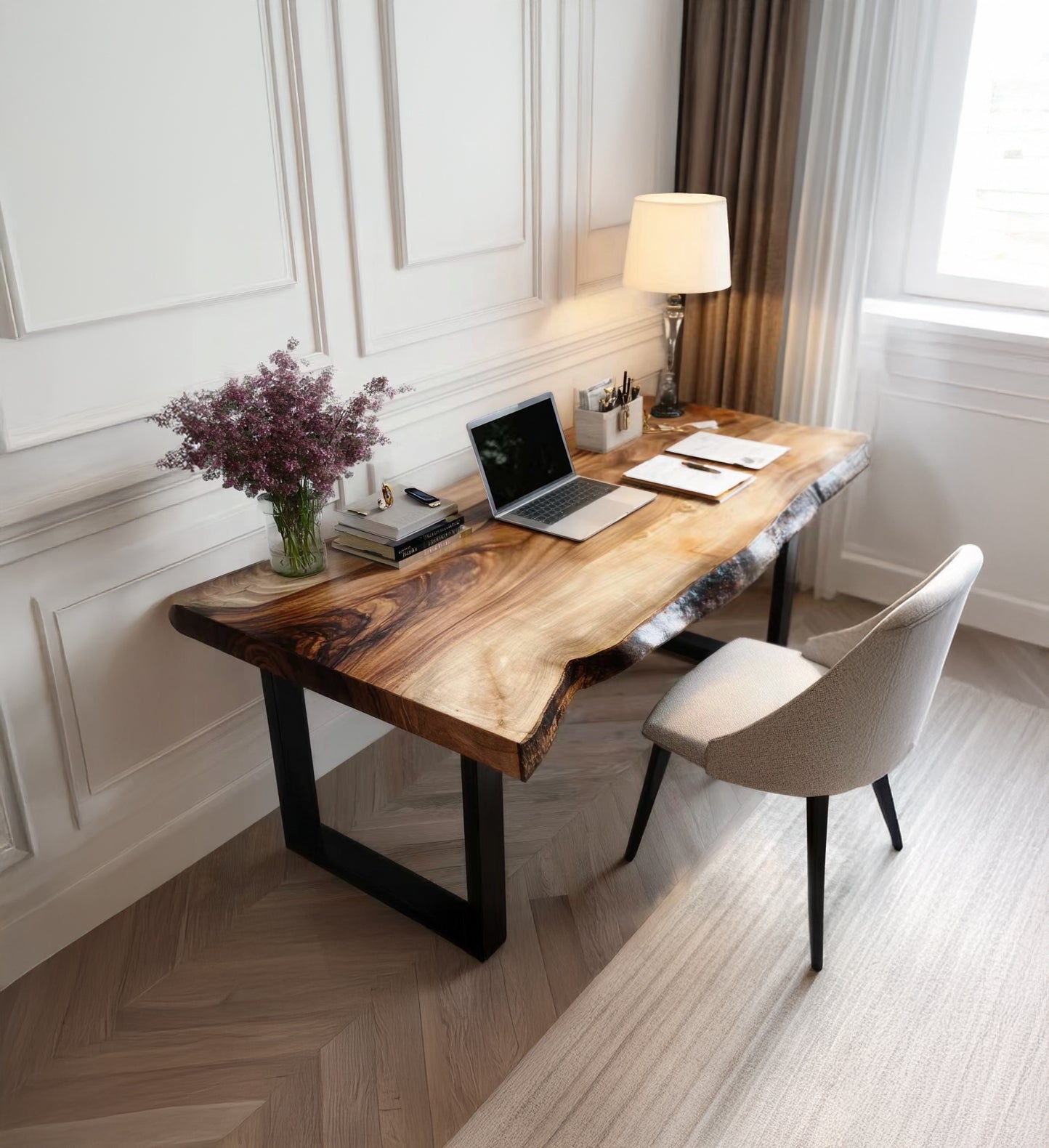 Moderner Live-Edge-Schreibtisch aus Massivholz – Mit Stauraum