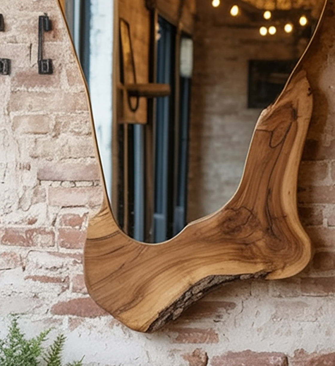 Moderner Spiegelrahmen mit natürlicher Baumkante – handgefertigt aus Holz