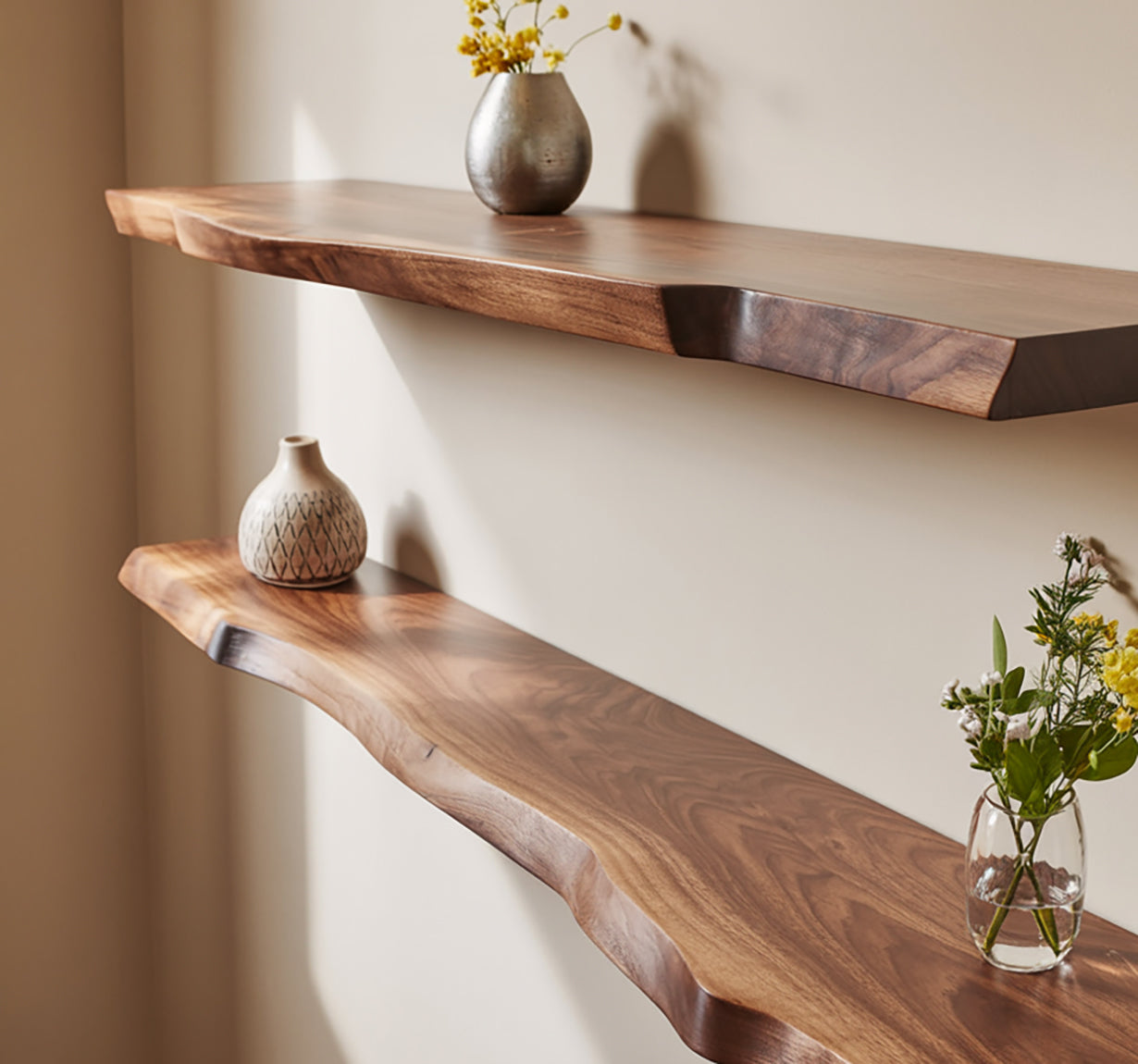 Live Edge Wandregal aus Massivholz – Schwebende Wanddeko