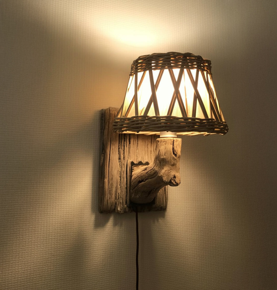 Treibholz-Wandleuchte – einzigartige Sconce fürs Wohnzimmer