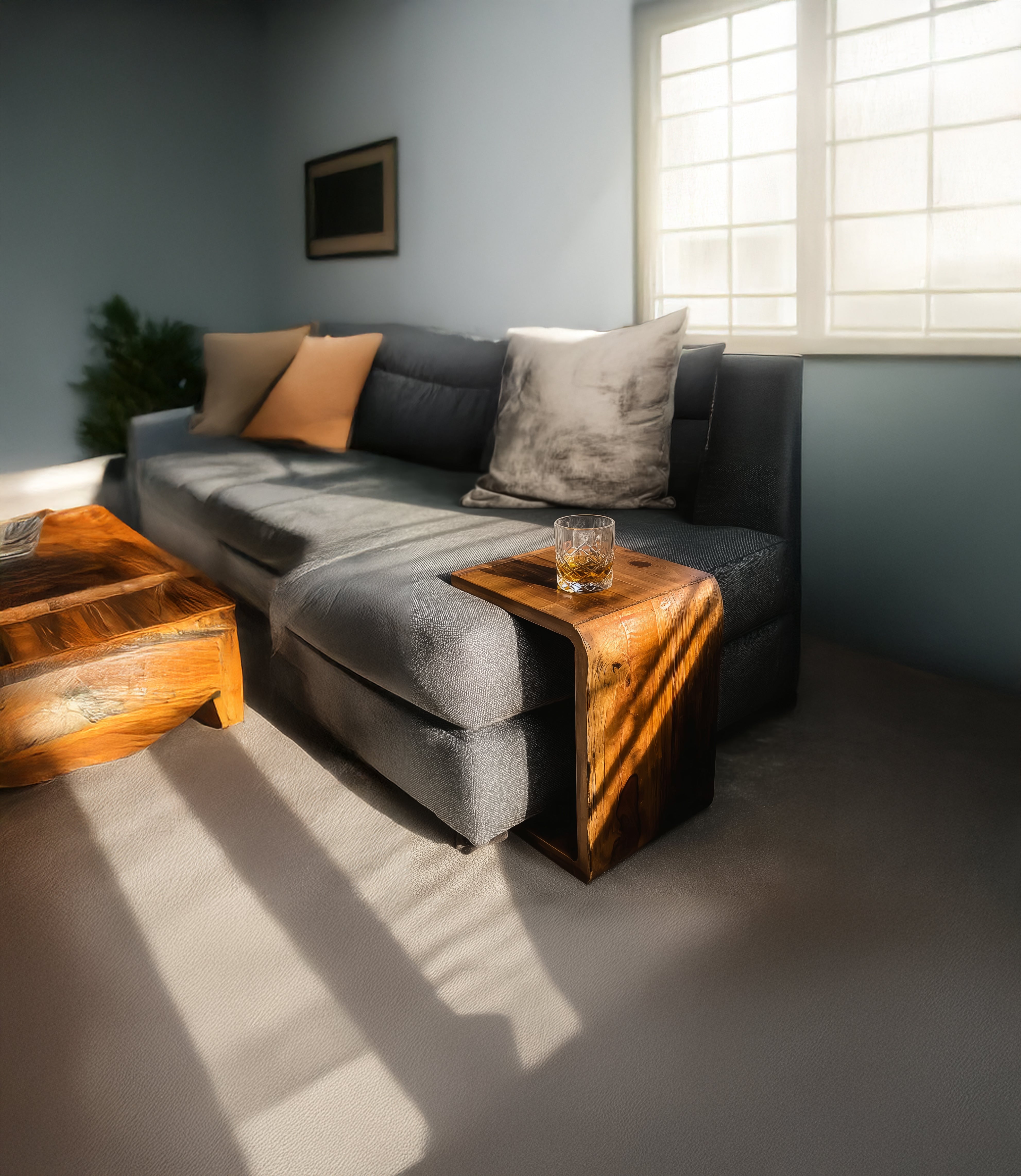 Runder Handgefertigter Beistelltisch – Rustikaler Massivholz-Akzent fürs Wohnzimmer