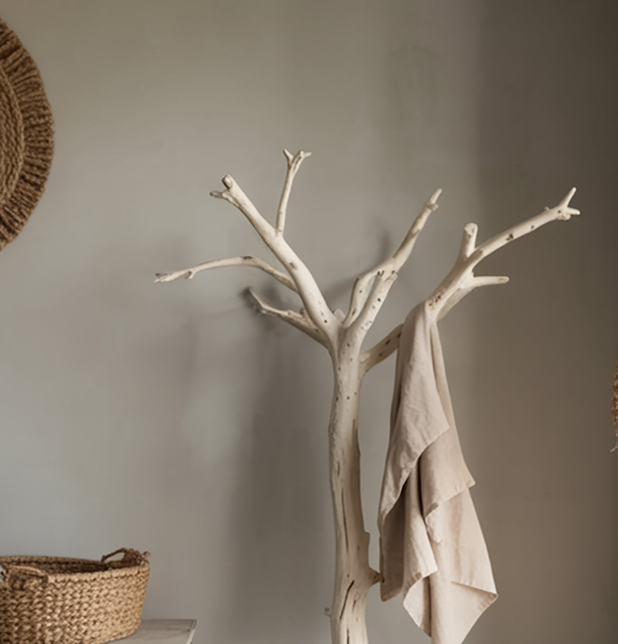 Handgefertigte Baum-Garderobe – Rustikaler Massivholz-Flurständer, umweltfreundlich