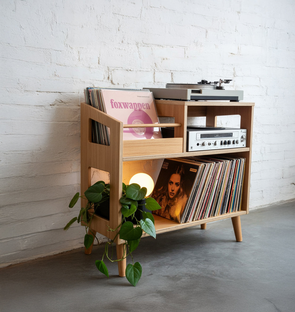Mid-Century-Modern Plattenspieler-Regal mit Vinyl-Stauraum – Massivholz-Plattentisch