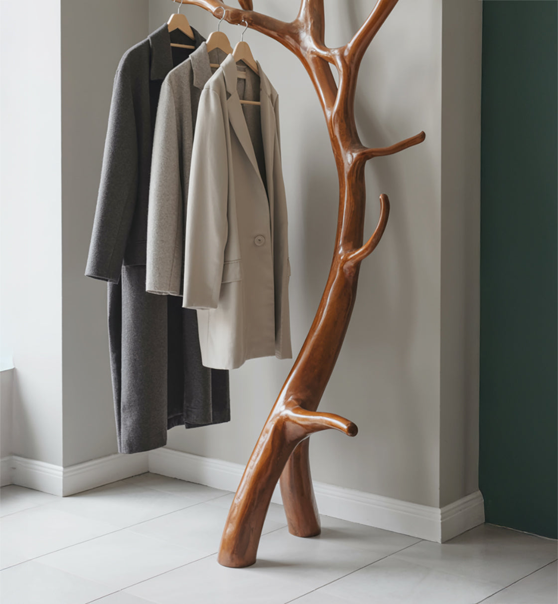Handgefertigter Holz-Garderobenständer in Baumform für Flur & Schlafzimmer