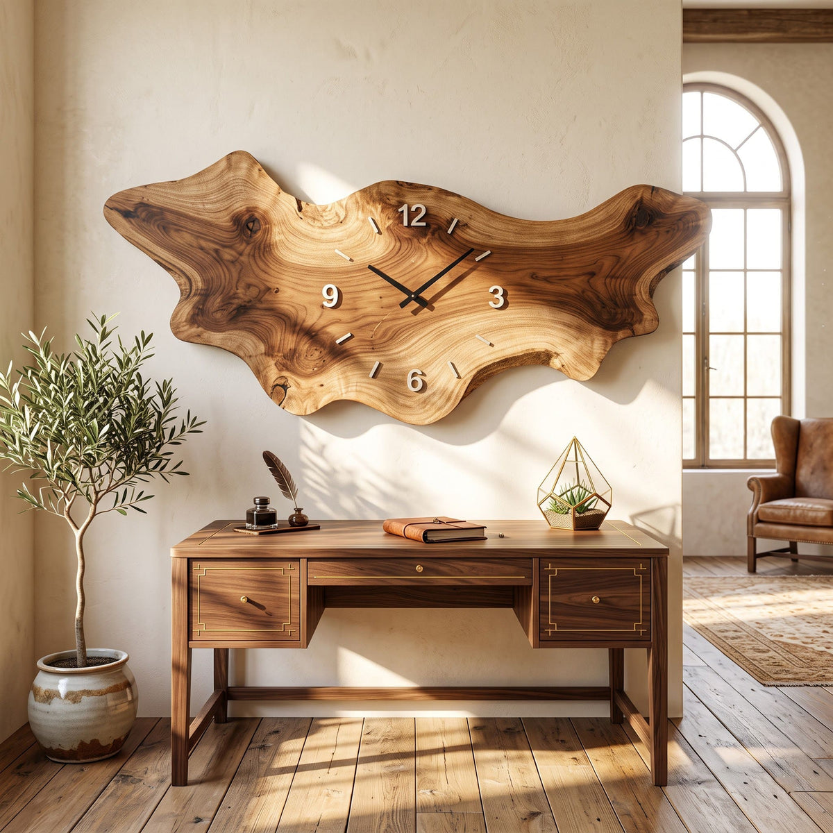 Extragroßes organisches Freiform-Bohlen-Wandkunstpaneel aus Massivholz, gestylt in einem modernen Interieur