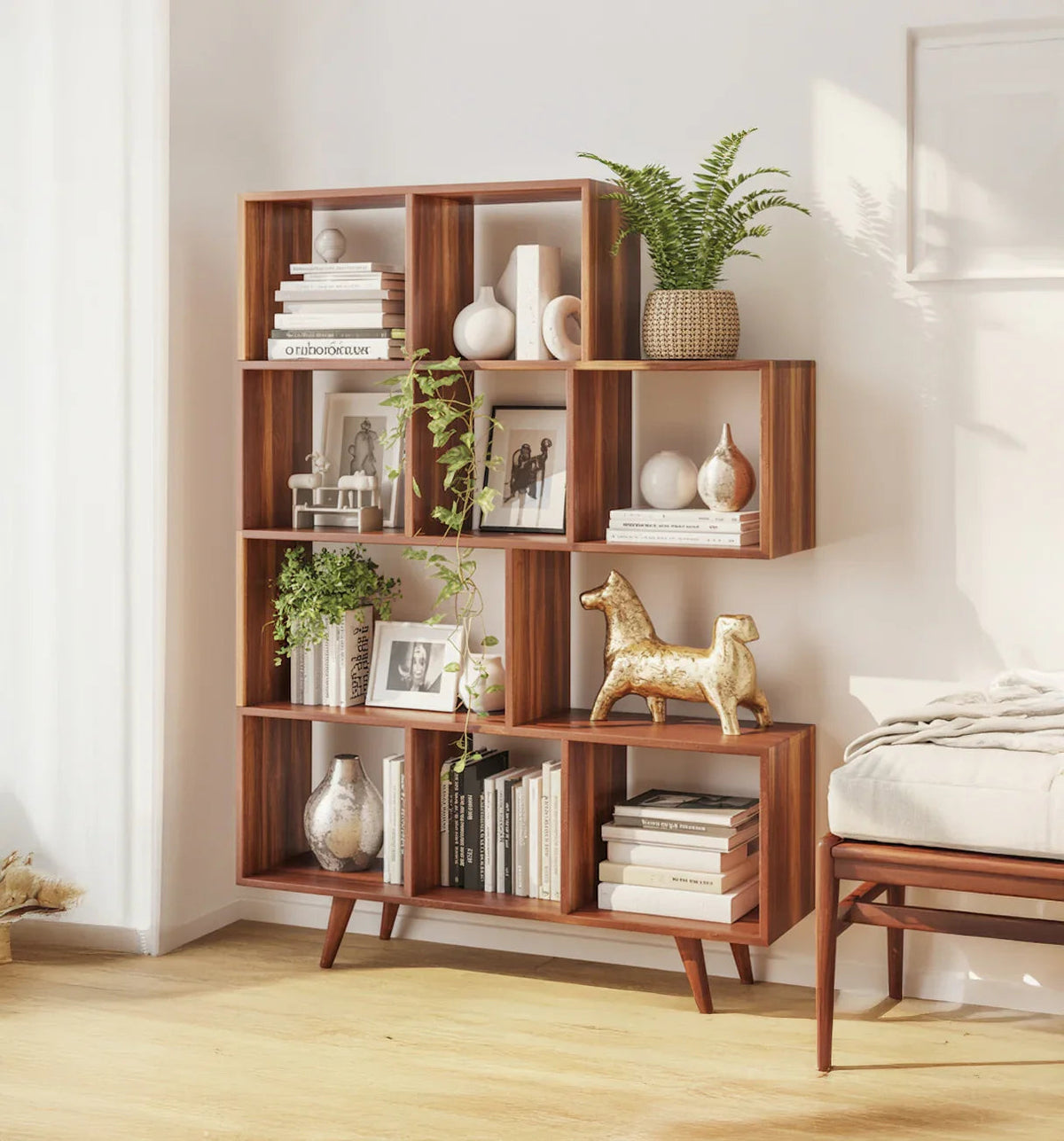 Handgefertigtes Holz-Bücherregal – Stauraum- & Schauregal aus Massivholz