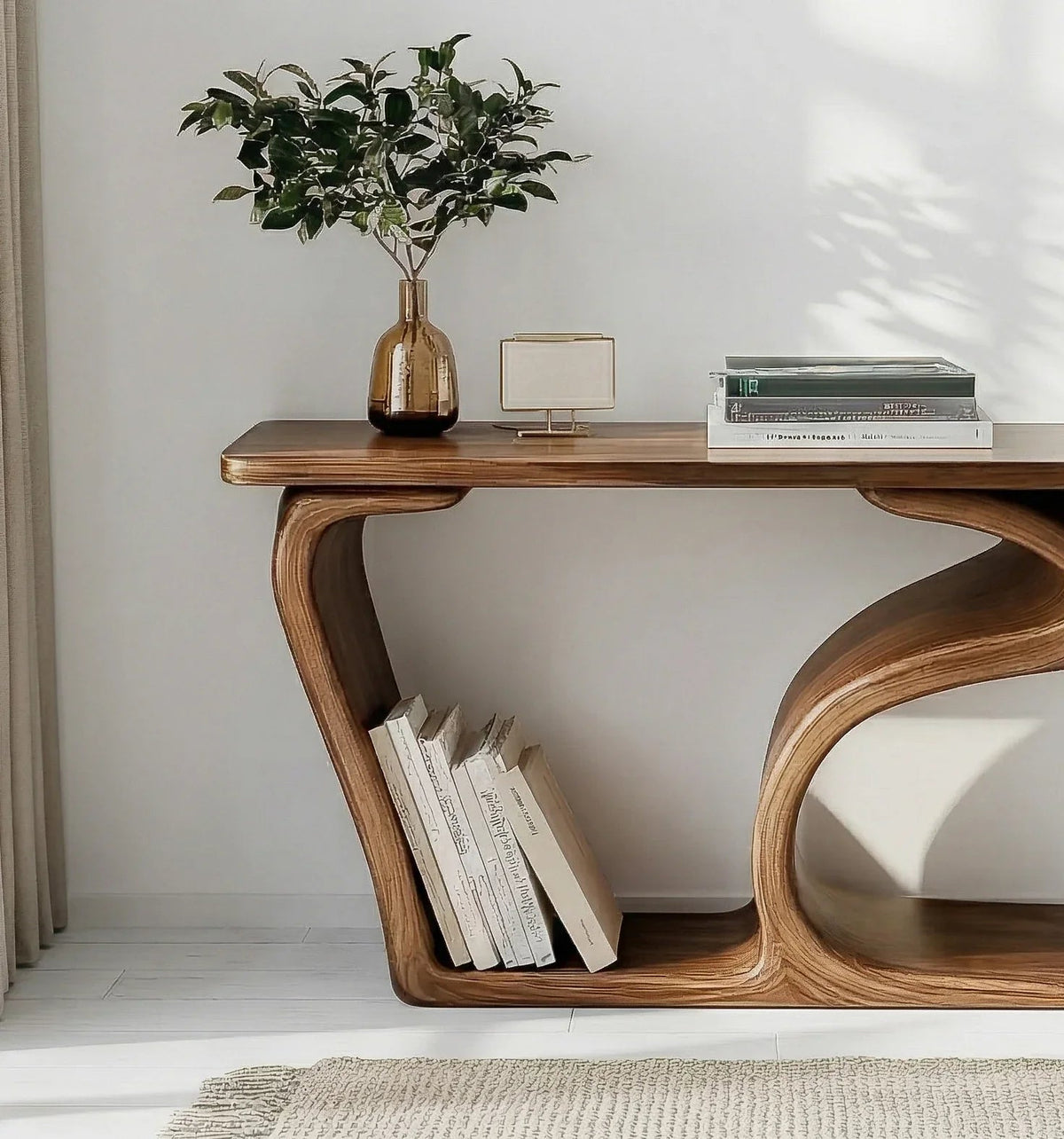 Minimalistische Konsole mit Stauraum für Bücher und Deko